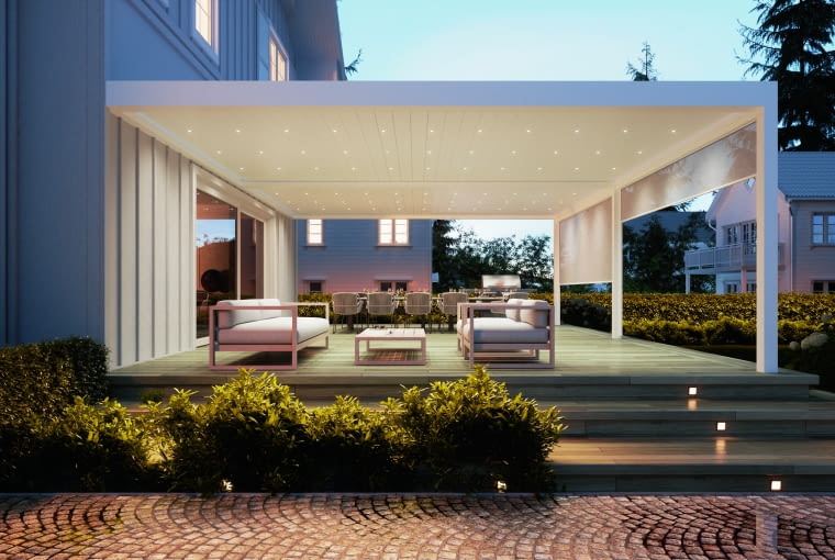 Lato w Polsce to wielka niewiadoma – obfite deszcze lub nieustanne upały. W obu przypadkach to właśnie dach nad tarasem będzie stanowił skuteczną ochronę przed nimi