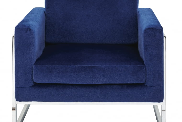 TK Maxx: granatowy aksamitny fotel, 999,99 zł TK Maxx: granatowy aksamitny fotel, 999,99 zł