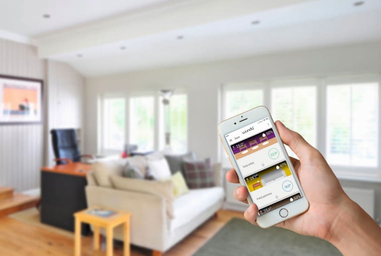 Wszystkie dane dotyczące temperatury można rejestrować i analizować w aplikacji, aby jak najekonomiczniej zaplanować pracę systemu wodnego ogrzewania podłogowego