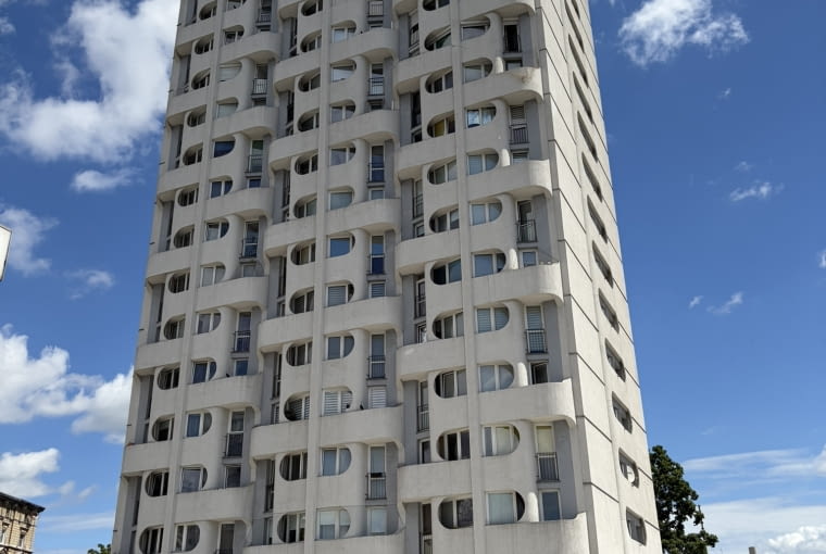 Sedesowce we Wrocławiu, czyli zespół mieszkano-usługowy przy placu Grunwaldzkim we Wrocławiu, proj. Jadwiga Grabowska-Hawrylak, lata 60. XX wieku