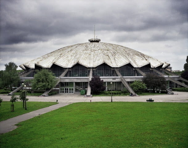 Modernistyczna hala sportowo-widowiskowa Arena w Poznaniu. Modernistyczna hala sportowo-widowiskowa Arena w Poznaniu.