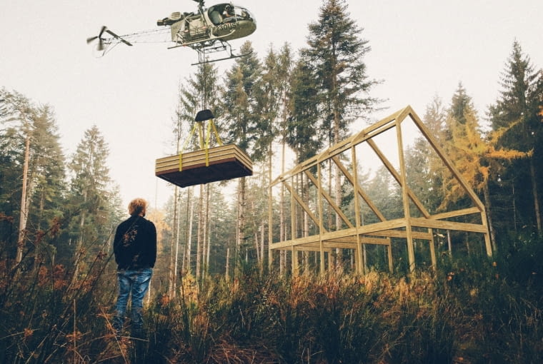 Części domku można przewozić helikopterem, co pozwala na dostarczenie paczek do najbardziej niedostępnych miejsc. Domki, które składa się, jak meble z IKEI