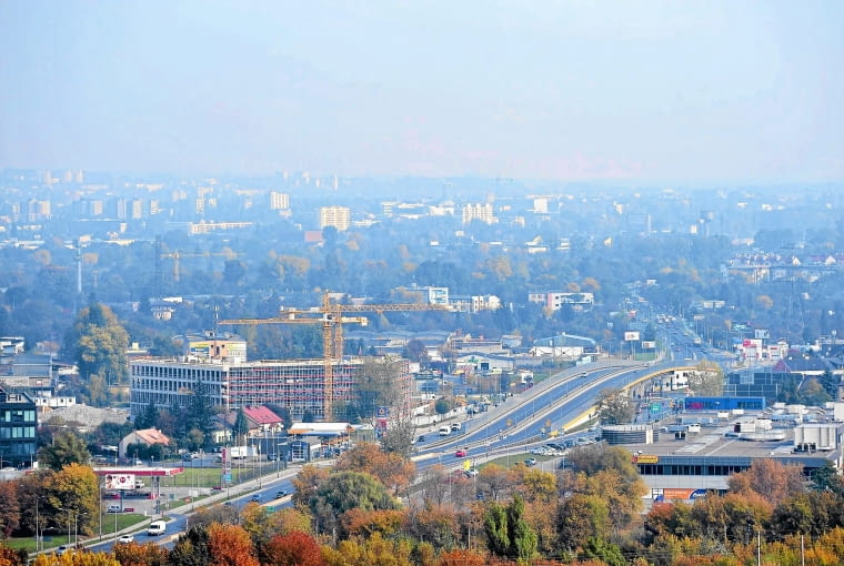 n10.10.2013 Krakow , Kopiec Kraka . Panorama miasta pokrytego smogiem .Fot. Grzegorz Lyko / Agencja Gazeta