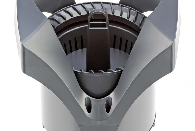 Skimmer powierzchniowy PONTEC/LEROY MERLIN. Maks. wydajność 2000 l/h; łatwy w czyszczeniu, z koszem i gąbkami filtracyjnymi. Cena: 298 zł, www.leroymerlin.pl