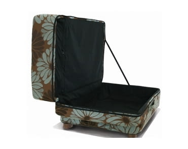 Zestaw walizek, które mogą być również kanapą. Zestaw walizek, które mogą być również kanapą.