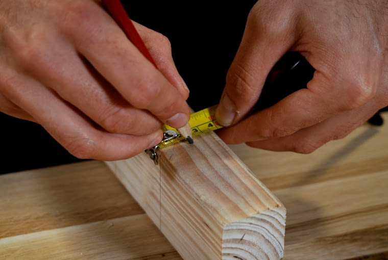 Krok 2: Narysowanie złącza na zakładkę na drewnie konstrukcyjnym (A) Krok 2: Narysowanie złącza na zakładkę na drewnie konstrukcyjnym (A)