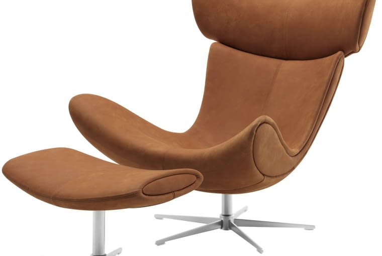 BoConcept: fotel i podnóżek Imola pokryte skórą Oxford w kolorze jasnego karmelu. Fotel przeceniony z 11 586 zł na 9 848 zł. Podnóżek przeceniono z 4 258 zł na 3 619 zł. BoConcept, produkty, zakupy, akcesoria