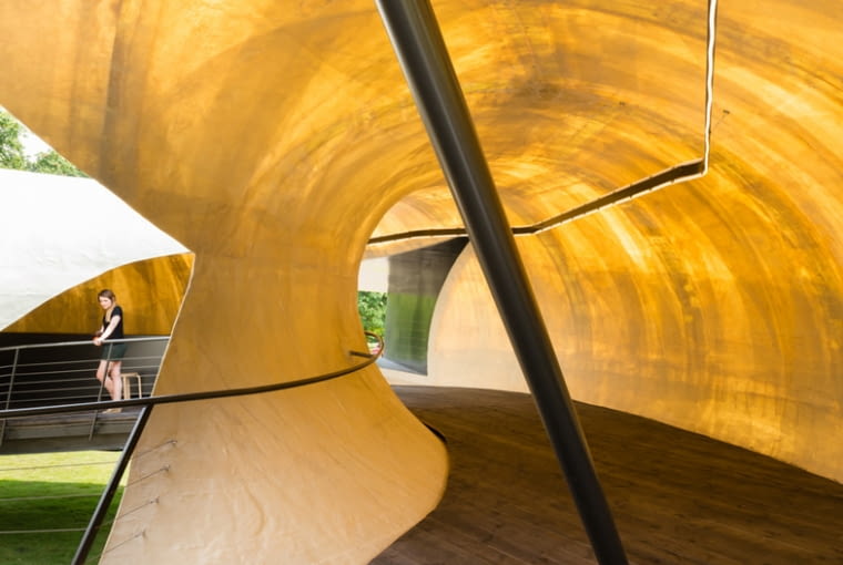 W 2014 roku w Londynie podziwiać mozemy pawilon Serpentine Gallery autorstwa Smiljana Radica