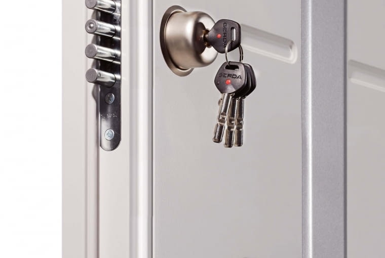 System bliźniaczych wkładek obsługujemy jednym kluczem System bliźniaczych wkładek obsługujemy jednym kluczem