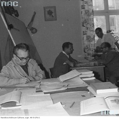 Architekci przy pracy, lata 70. Architekci przy pracy, lata 70.