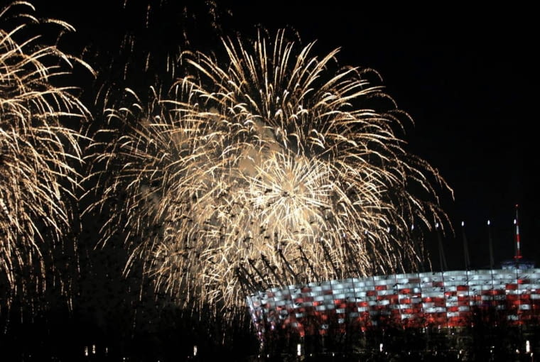 Pokaz sztucznych ogni na Stadionie Narodowym w Sylwestra 29.01.2012 WARSZAWA , OTWARCIE STADIONU NARODOWEGO . FOT. BARTOSZ BOBKOWSKI / AGENCJA GAZETA SLOWA KLUCZOWE: STADION NARODOWY OTWARCIE
