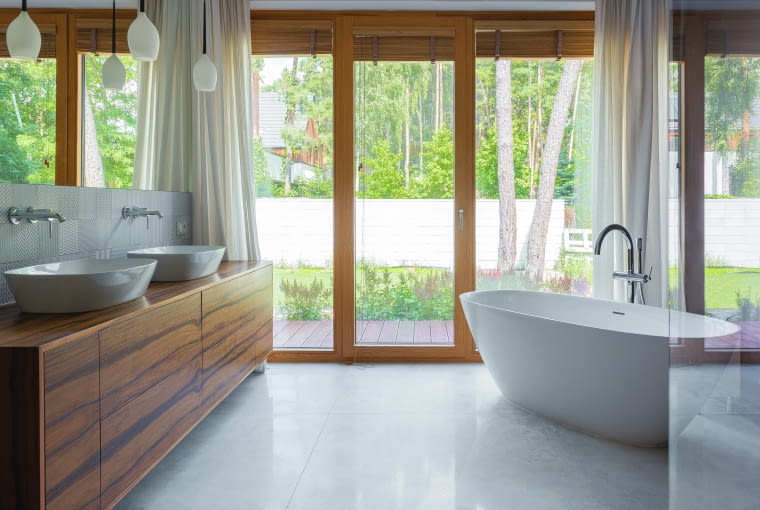 Współczynnik przepuszczalności powietrza określa jego ilość przenikającą do pomieszczeń przez zamknięte okna