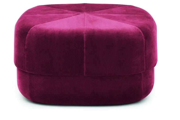 Circus - Zgrabny, miękki, w kilku atrakcyjnych odcieniach weluru. Inspirowany marokańskimi poduszkami. 2773 zł, Normann Copenhagen/Fabryka Form