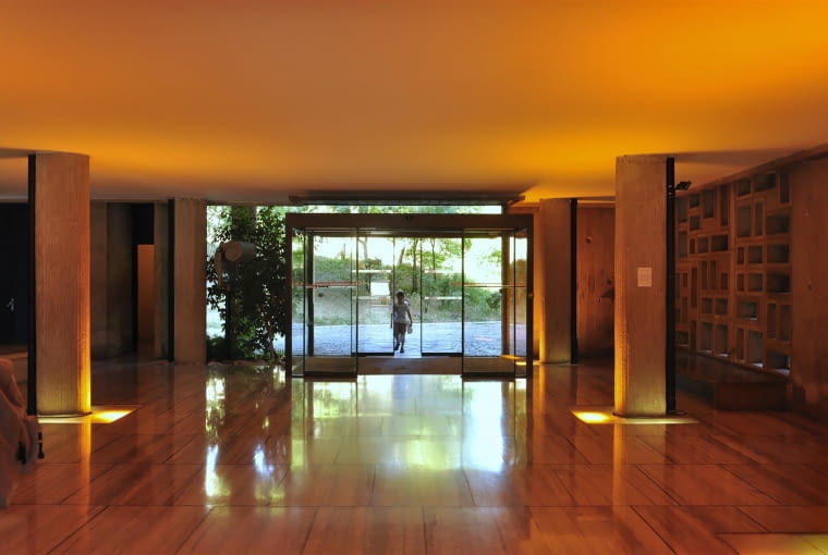 Jednostka Marsylska, proj. Le Corbusier - foyer, wejście główne