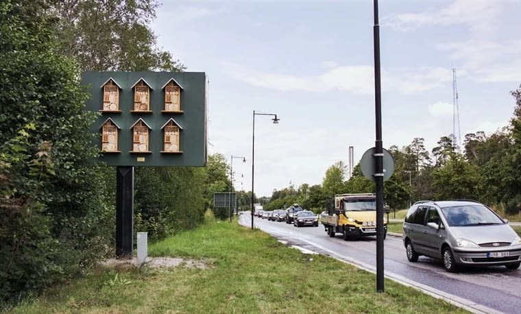 Schronienia dla pszczół w billboardach McDonald's Schronienia dla pszczół w billboardach McDonald's