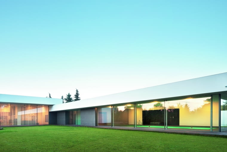 Dom na linii horyzontu Dom na linii horyzontu