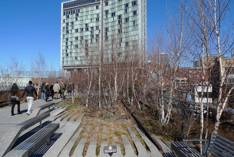 The High Line, New York. Ekologiczny symulakr imituje niegdyś istniejące w obrębie przestrzeni elementy The High Line, New York. Ekologiczny symulakr imituje niegdyś istniejące w obrębie przestrzeni elementy