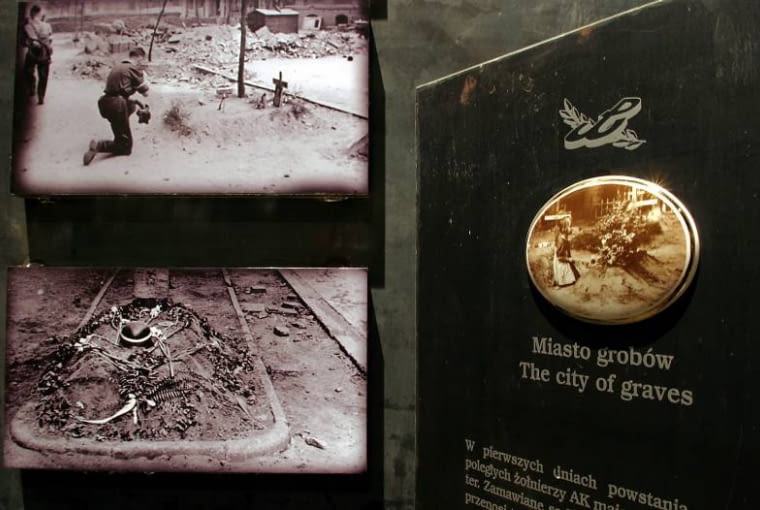 Fragmenty ekspozycji stałej Muzeum Powstania Warszawskiego