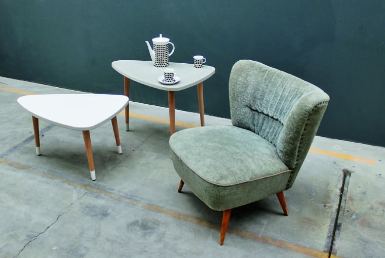 Meble z betonu (w tym przypadku blaty) dzięki specjalnie dobranym mieszankom i technologiom czasem ważą mniej niż te zrobione na przykład z drewna. concrete-home-design.com