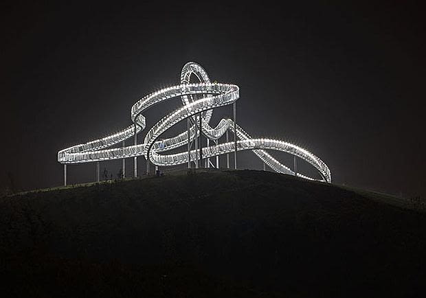 Instalacja proj. H. Mutter i U. Gentha mutter, genth, rollercoaster, instalacja, niemcy, duisburg