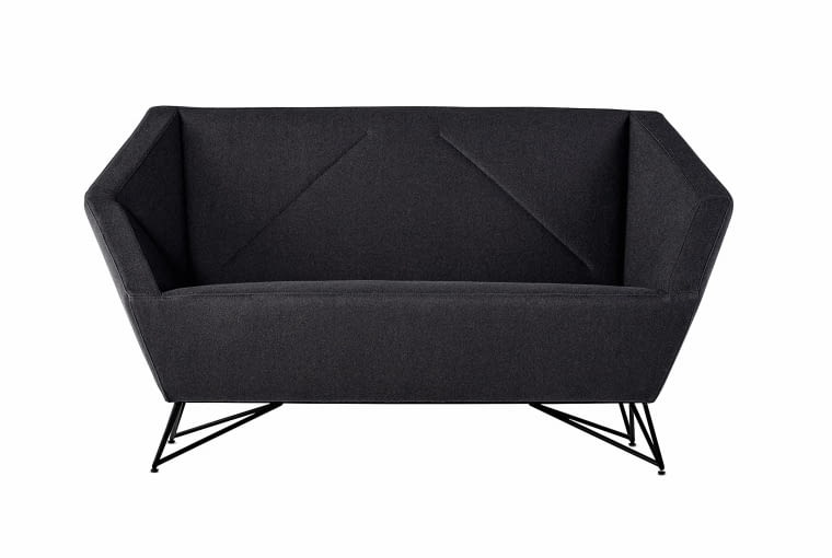 3 Angle Geometryczne kształty oparte na figurze trójkąta i filigranowe wymiary. Niezastąpiona sofa do małych, nowoczesnych pomieszczeń, 7749 zł, Prostoria/Le Pukka 3 Angle Geometryczne kształty oparte na figurze trójkąta i filigranowe wymiary. Niezastąpiona sofa do małych, nowoczesnych pomieszczeń, 7749 zł, Prostoria/Le Pukk