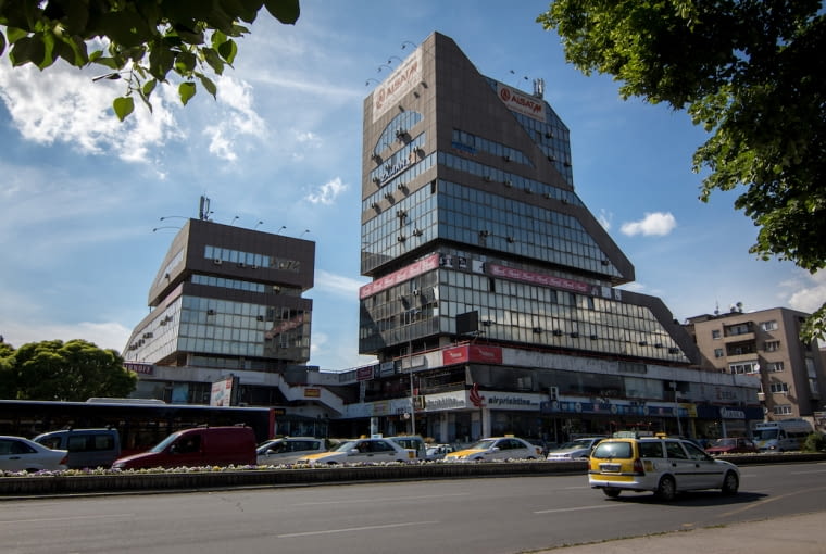 Brutalistyczna architektura Skopje z epoki odbudowy po trzęsieniu ziemi - Centrum Biznesowe