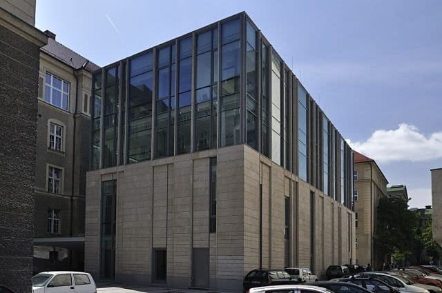 Biblioteka UAM w Poznaniu- udana próba wkomponowania nowoczesności w historyczny kontekst. Biblioteka UAM w Poznaniu- udana próba wkomponowania nowoczesności w historyczny kontekst.