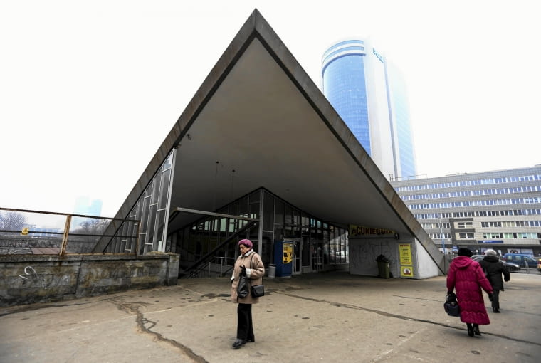 18.02.2015 Warszawa . Stacja Warszawa Ochota . Fot. Adam Stepien / Agencja Gazeta SLOWA KLUCZOWE: pkp pociag stacja dworzec kolej peron warszawa ochota /FR/