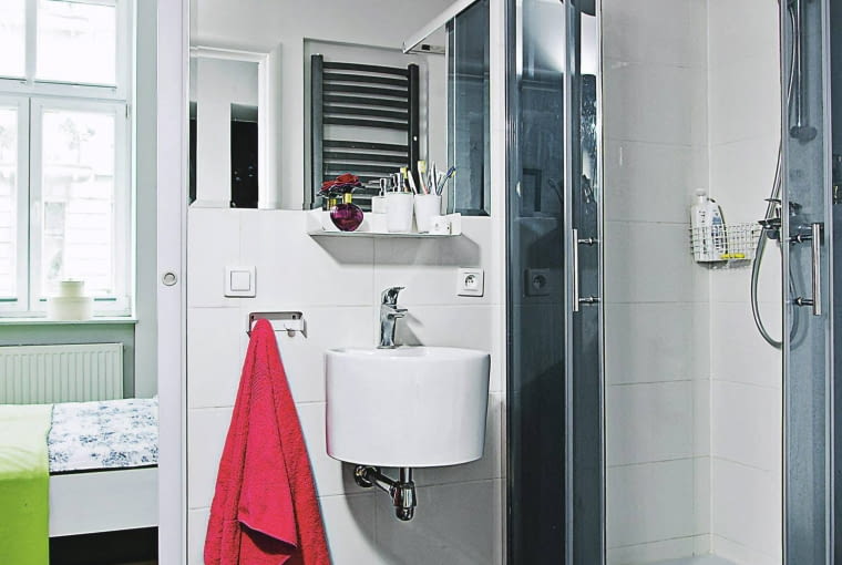 UWAGA ! PONOWNA PUBLIKACJA WYLACZNIE ZA ZGODA WLASCICIELI LODZ , MIESZKANIE STUDENTKI , WNETRZA , LAZIENKA , KABINA PRYSZNICOWA PROJEKT : AGATA MACIEJEWSKA , JAN KATYSZEWSKI / HOKUM ARCHITEKCI STYLIZACJA AGNIESZKA OSAK- REJMER FOT. SYLWESTER REJMER PUBLIKACJA CZTERY KATY NR 9 (276) - 9 2014 SLOWA KLUCZOWE: WNETRZE LAZIENKA ZDJĘCIE DO WKŁADKI: PUBLIKACJA CZTERY KATY NR 9 (276) - CZASOPISMA