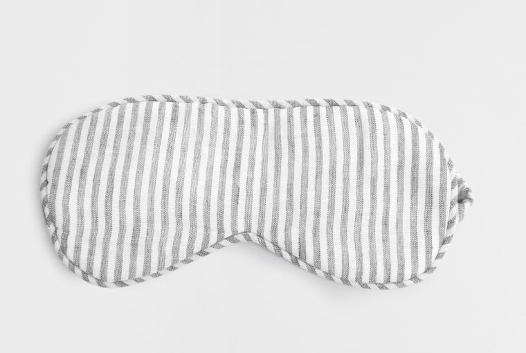 ZARA Home: lniana opaska na oczy w kolorze złamanej bieli. Cena: 23,90 zł. ZARA Home, walentynki, prezent, pomysł na prezent