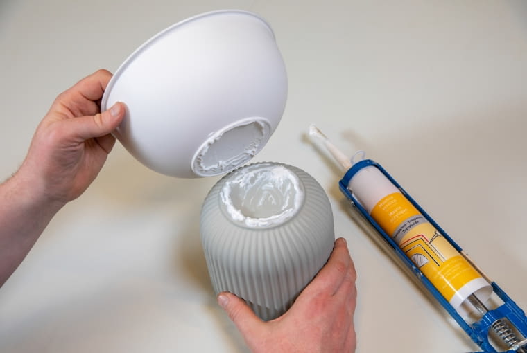 Krok 1. Przymocuj miskę do donicy Krok 1. Przymocuj miskę do donicy