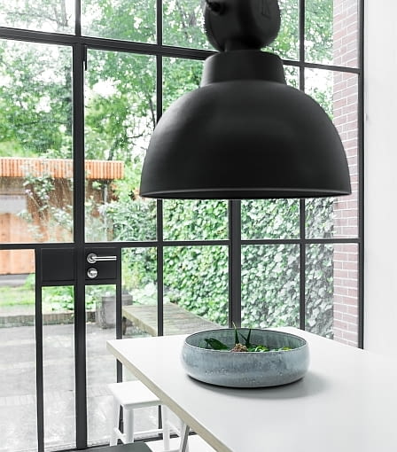 HK Living 2015: lampa Factory czarna matowa, rozm. M. Kupisz np. w 9design.pl za 835 zł. HK Living, design, skandynawski design, skandynawski styl, kolekcja