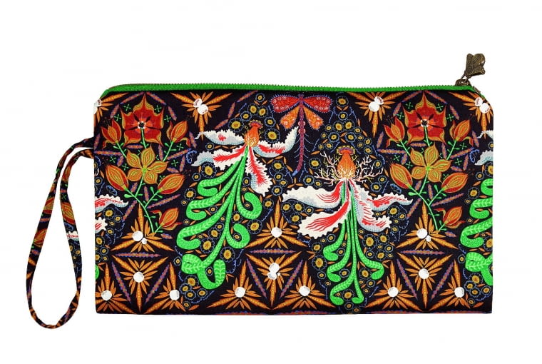 Torebka kopertówka z drukowanego jedwabiu, ok. 500 zł, Klaus Haapaniemi