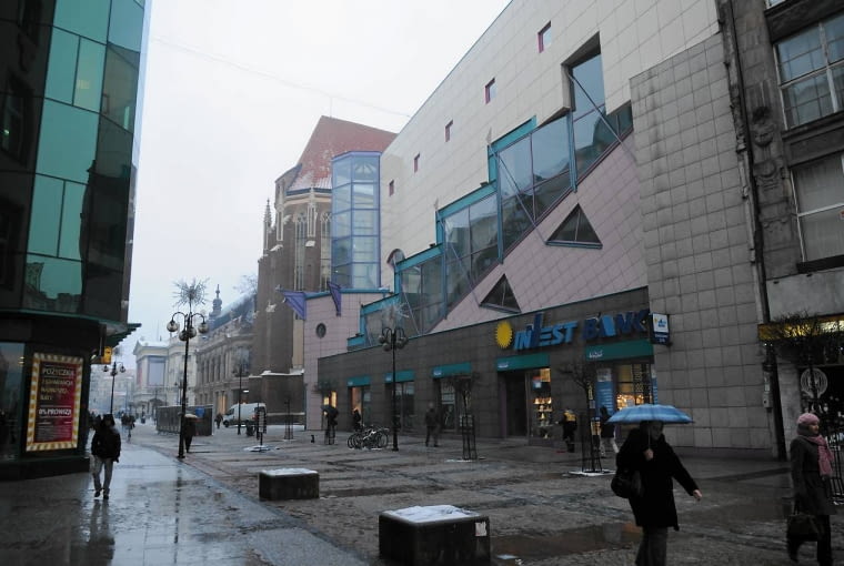 Solpol przy ul. Świdnickiej 08.01.2013 WROCLAW , SOLPOL , BUDYNEK PRZEZNACZONY DO ROZBIORKI . FOT. TOMASZ SZAMBELAN / AGENCJA GAZETA SLOWA KLUCZOWE: SOLPOL