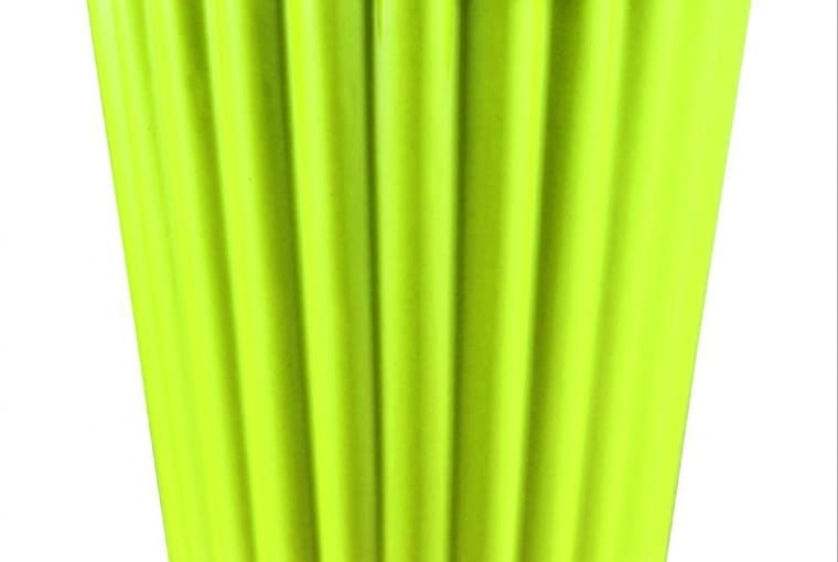 Domowy ogród. Nic nie wnosi do domu takiej świeżości jak rośliny. Na wiosnę warto je przesadzić do większej doniczki (koniecznie kolorowej!) i wymienić ziemię. Dobrym pomysłem będzie też nowa konewka - przedmiot praktyczny i jednocześnie dekoracyjny. A może to w niej posadzisz wcześniej kupionego krokusa?