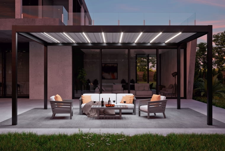 Pergola może być wyposażona w różnego rodzaju akcesoria, w tym m.in.: czujnik wiatru, deszczu czy słońca, a także oświetlenie LED Pergola może być wyposażona w różnego rodzaju akcesoria, w tym m.in.: czujnik wiatru, deszczu czy słońca, a także oświetlenie LED