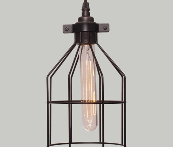 Lampa Cage od Nostalgia Lighting to wykonany ręcznie druciany klosz ze stali w kolorze czarnym. Kupisz na mybaze.com za 279 zł. prezent, design, minimalizm, dla fana minimalizmu