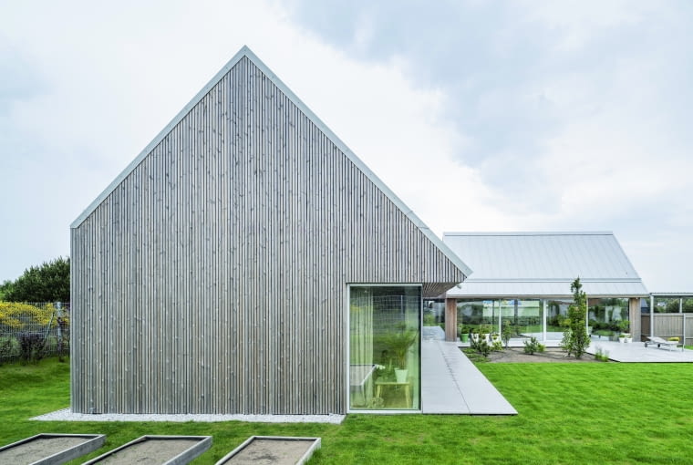 DOM W JASTRZĘBIEJ GÓRZE