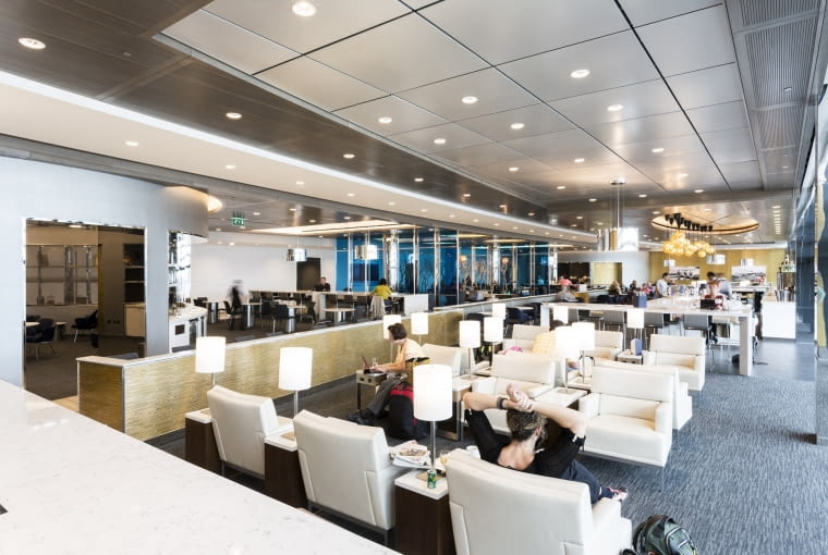 Pasażerowie mogą tu liczyć na zimne napoje i wygodne fotele. Pasażerowie mogą tu liczyć na zimne napoje i wygodne fotele.