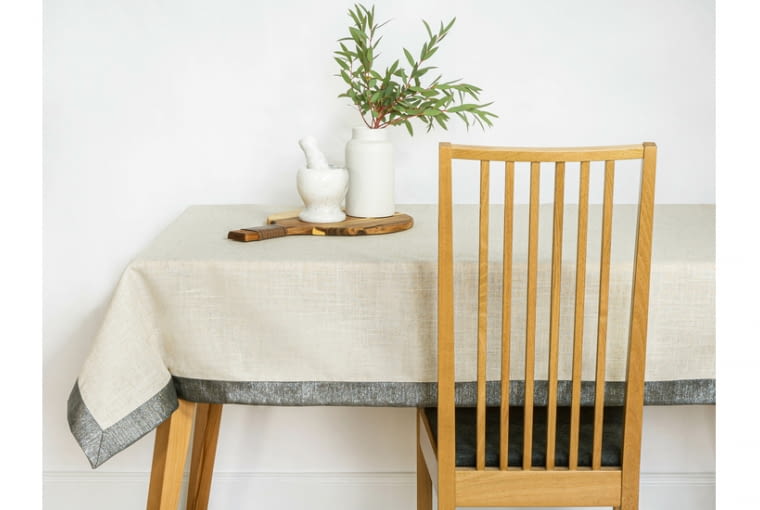 Obrus CADRE BEŻOWO-SREBRNY 110x160 cm_49,90zł