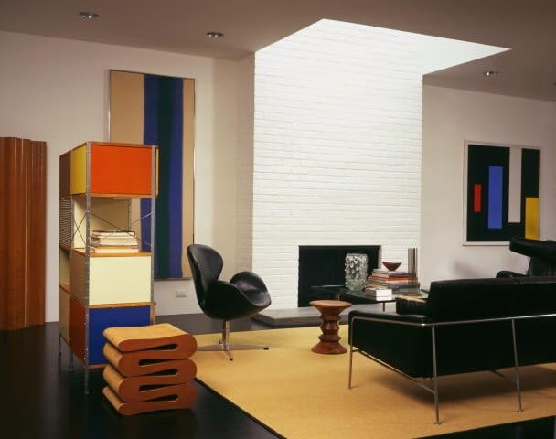 Salon z czarną podłogą salon, podłoga, meble