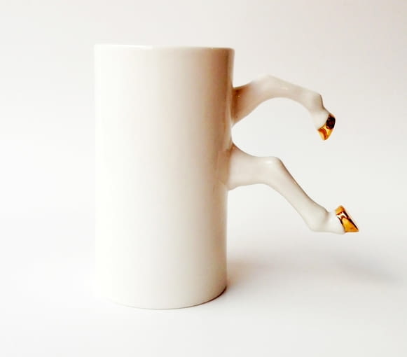 Oryginalny kubek z porcelany zaprojektowała Barbara Śniegula. Kopytka pokryte zostały prawdziwym złotem. Kupisz na dawanda.com za 65 zł. polski projekt, polski design, święta, prezent na święta