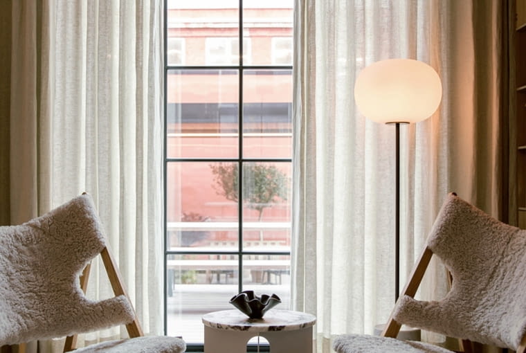 Fotel Knitting dąb naturalny i owcza skóra, proj. I. Kofod-Larsen Design, Fotel Knitting dąb naturalny i owcza skóra, proj. I. Kofod-Larsen Design,