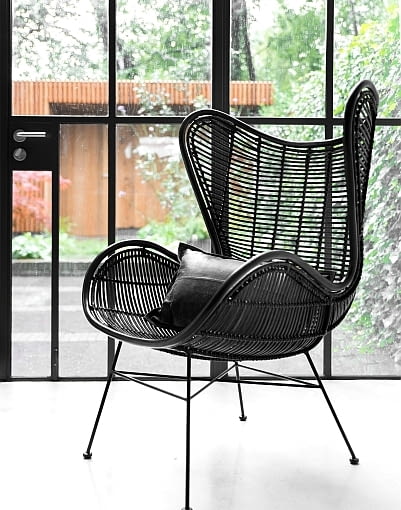 HK Living 2015: czarny fotel rattanowy. Kupisz np. w 9design.pl za 1979 zł. HK Living, design, skandynawski design, skandynawski styl, kolekcja