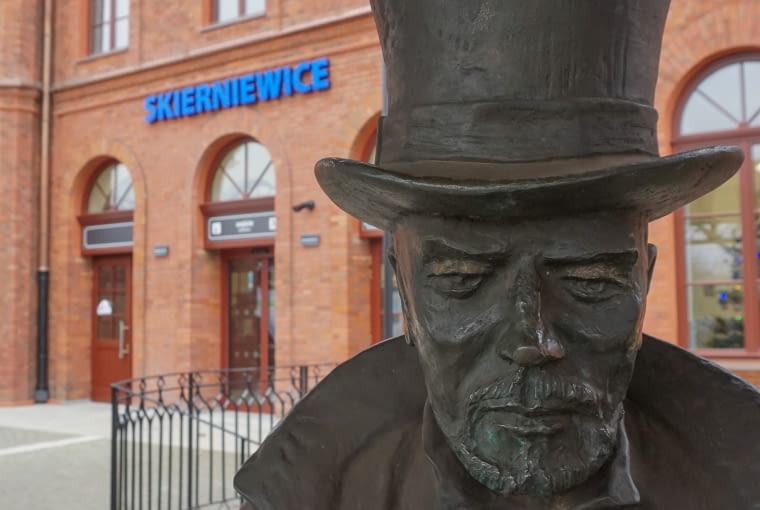 Dworzec kolejowy w Skierniewicach - obecnie Dworzec kolejowy w Skierniewicach - obecnie