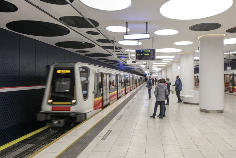 Trzy stacje metra na Woli