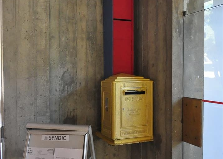 Jednostka Marsylska, proj. Le Corbusier - skrzynka pocztowa w foyer