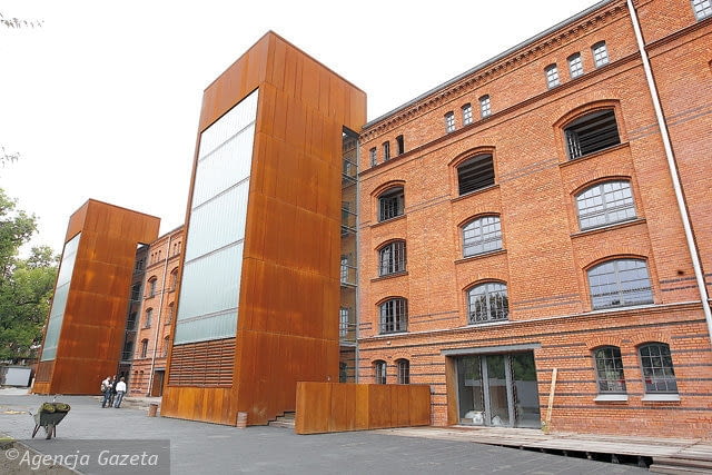 BRYŁA: Lofty w Starym Spichlerzu, Gliwice, Medusa Group. Architekci starali się zachować jak najwięcej zabytkowych elementów. - To ogromny plus rewitalizacji spichlerza - chwalił projekt miejski konserwator zabytków. 04.09.2009 GLIWICE . ODRESTAUROWANY DZIEWIETNASTOWIECZNY SPICHLERZ PRZEROBIONY NA LOFTY . FOT. GRZEGORZ CELEJEWSKI / AGENCJA GAZETA