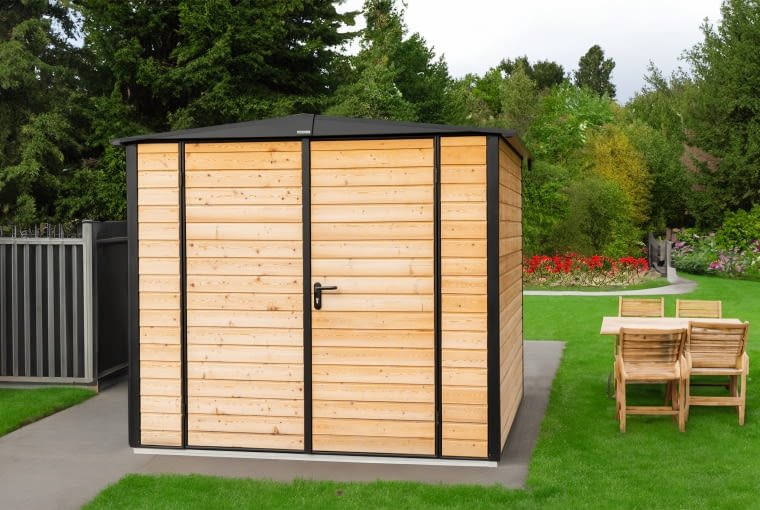 Domek ogrodowy Berry wzór Vario daje możliwość pokrycia ścian i drzwi domku wybranym materiałem