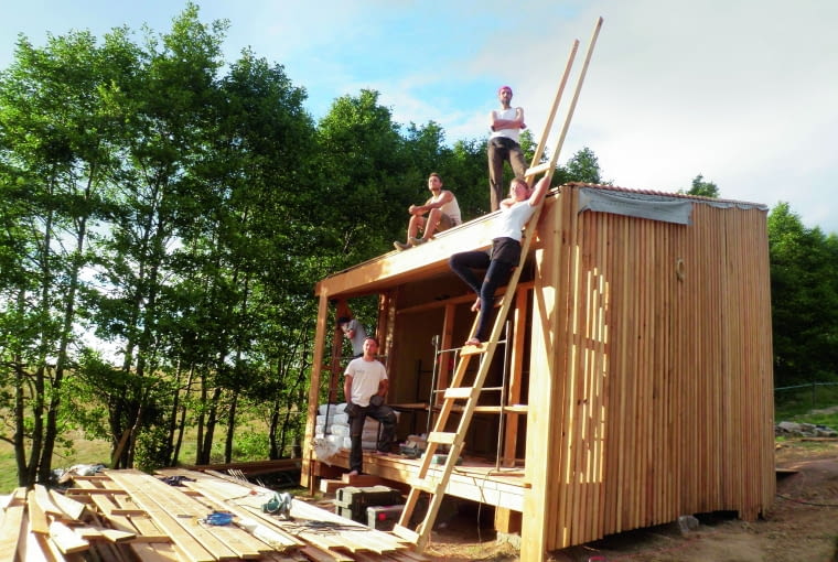 Mikrodom z naturalnych materiałów Mini domy